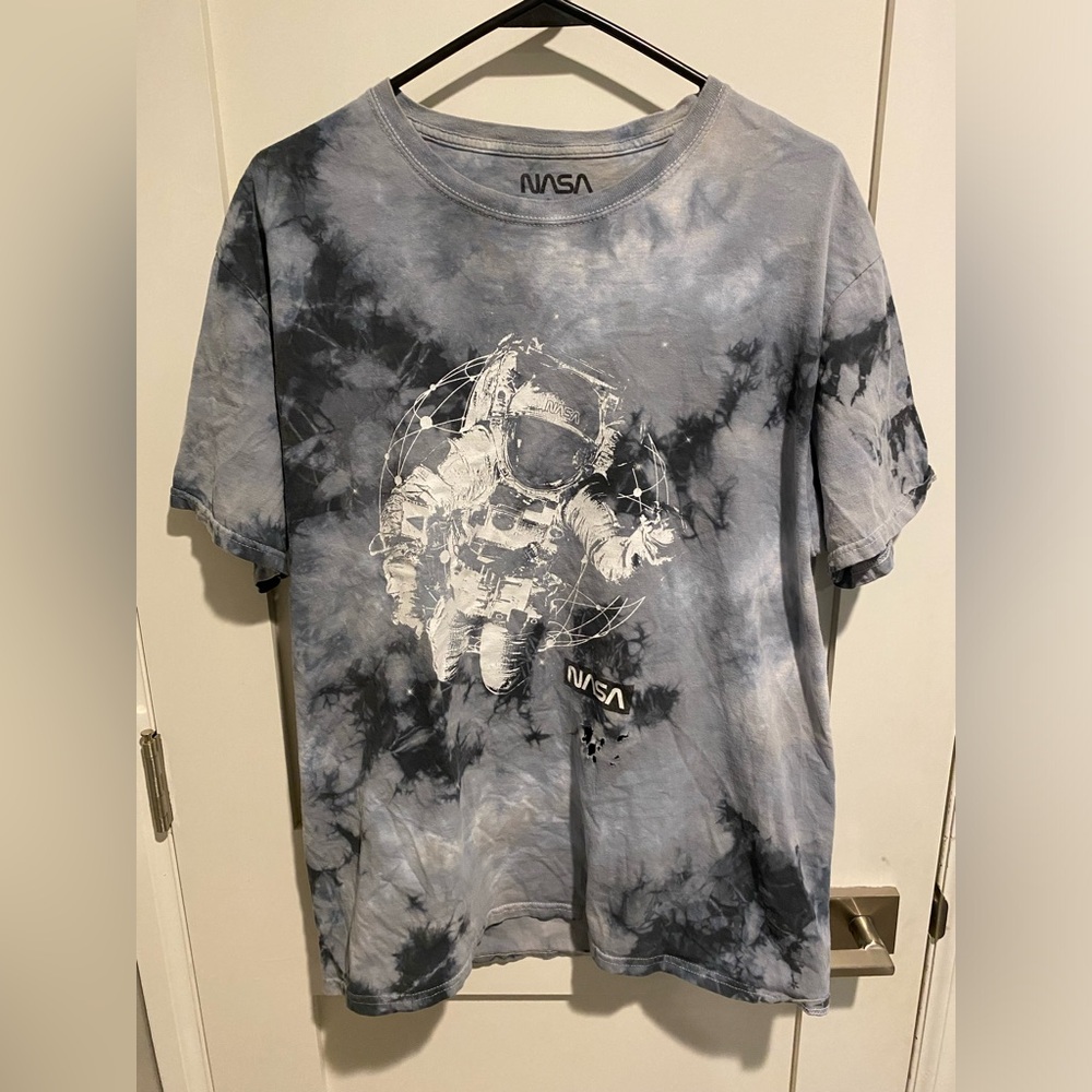 Men’s NASA shirt